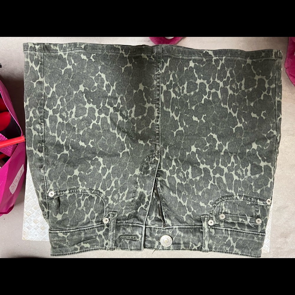 American Eagle, Snake Skinned Skirt!